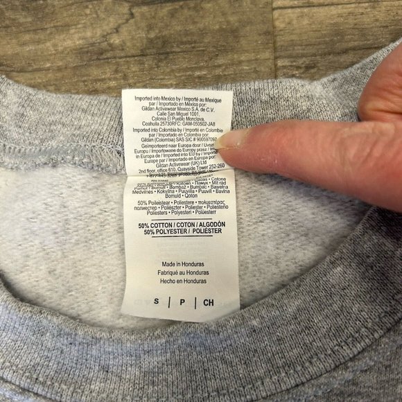 Post Malone Graphic Print Crewneck Sweatshirt Gray Men Size Small Gildan - Picture 4 of 9